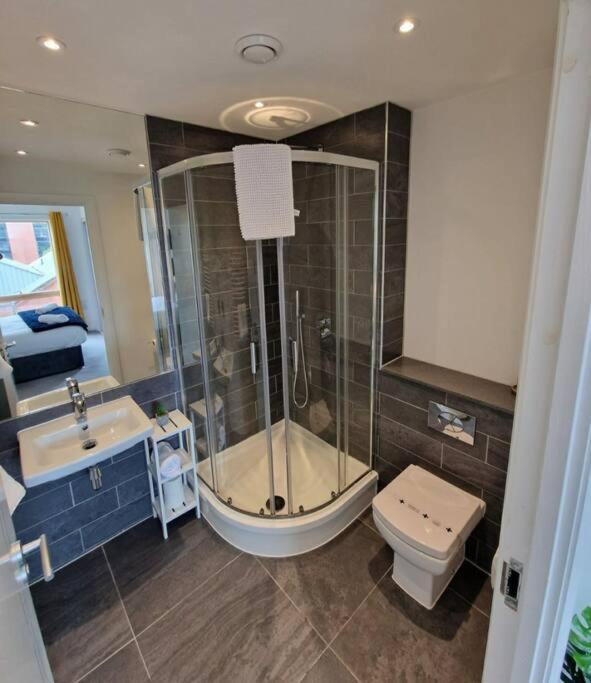 Modern Apartment, Sleeps 6, Belfast City Centre Exterior foto
