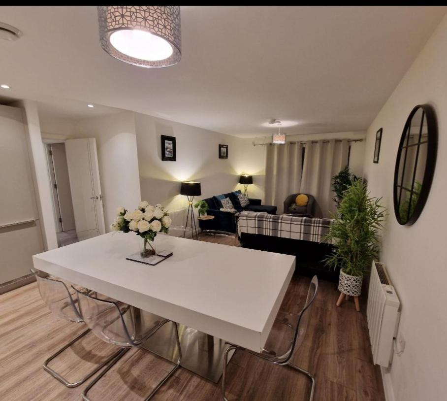 Modern Apartment, Sleeps 6, Belfast City Centre Exterior foto